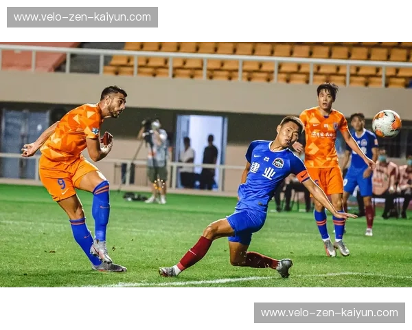 激情重燃！鲁能vs富力经典战役回放，重温绿茵场上的荣耀与热血